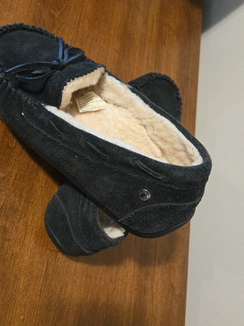 ABEO Halifax Black Sheepskin Moccasin Slippers Size 7 Orthotic Comfort Like New